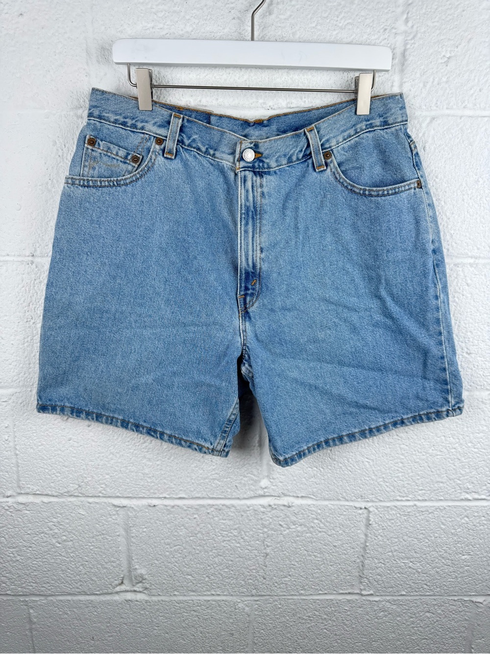 Vintage 90s Levi’s 550 Relaxed Fit USA Denim Shorts Light Wash 34” Waist
